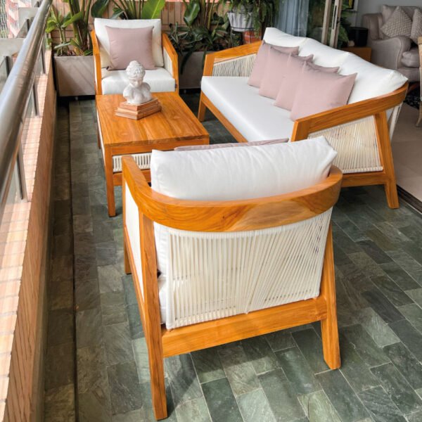 sala en madera de teca