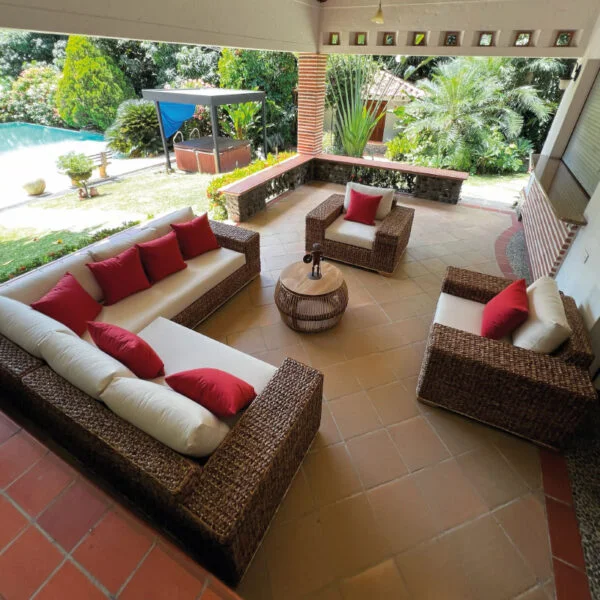 Sala En L en rattan madera de roble