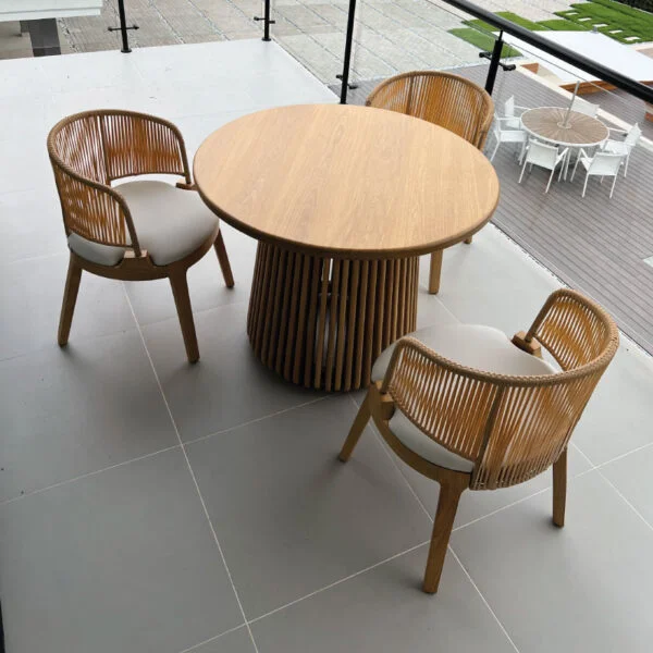 Comedor en madera de teca