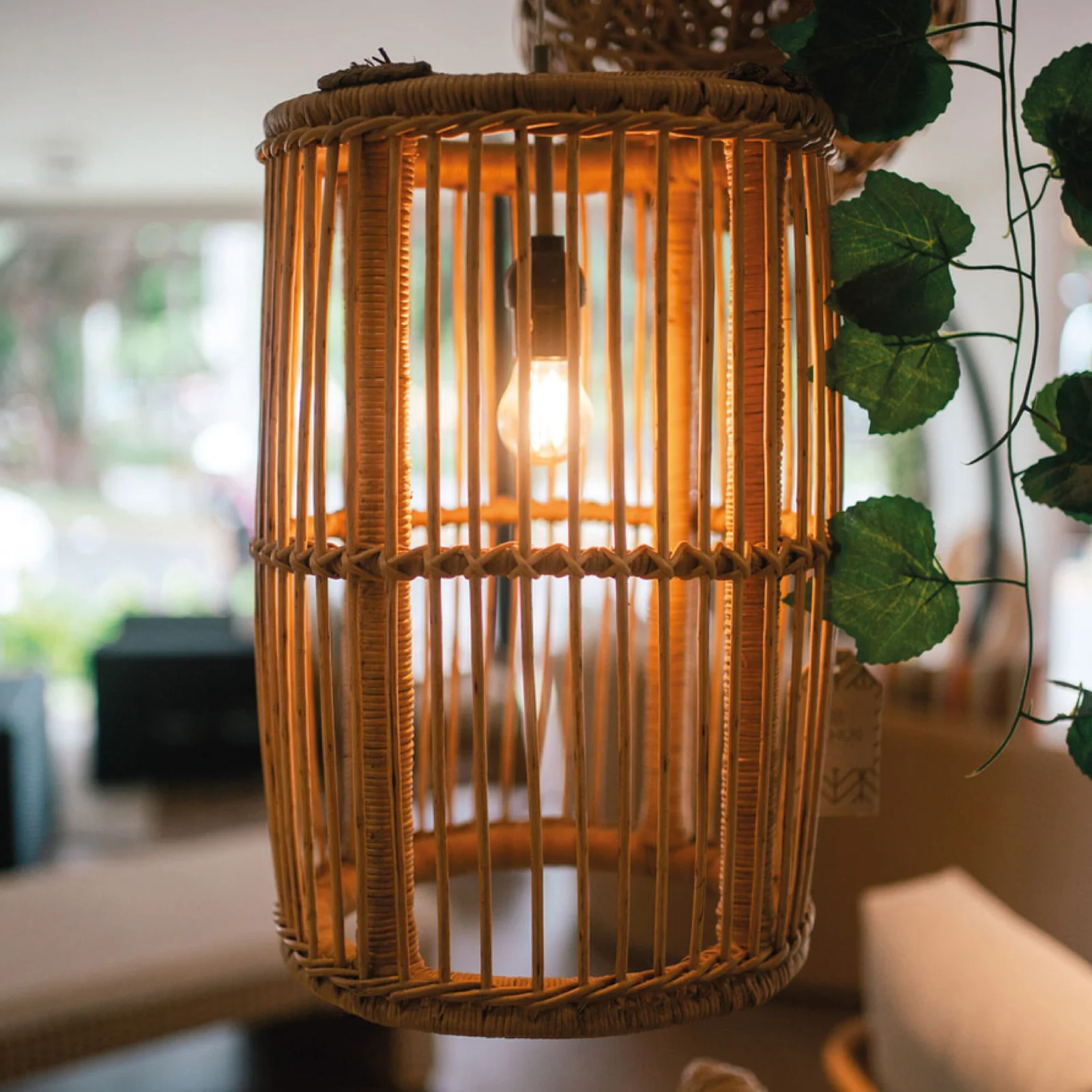 Lámpara Barril en Mimbre y madera de roble