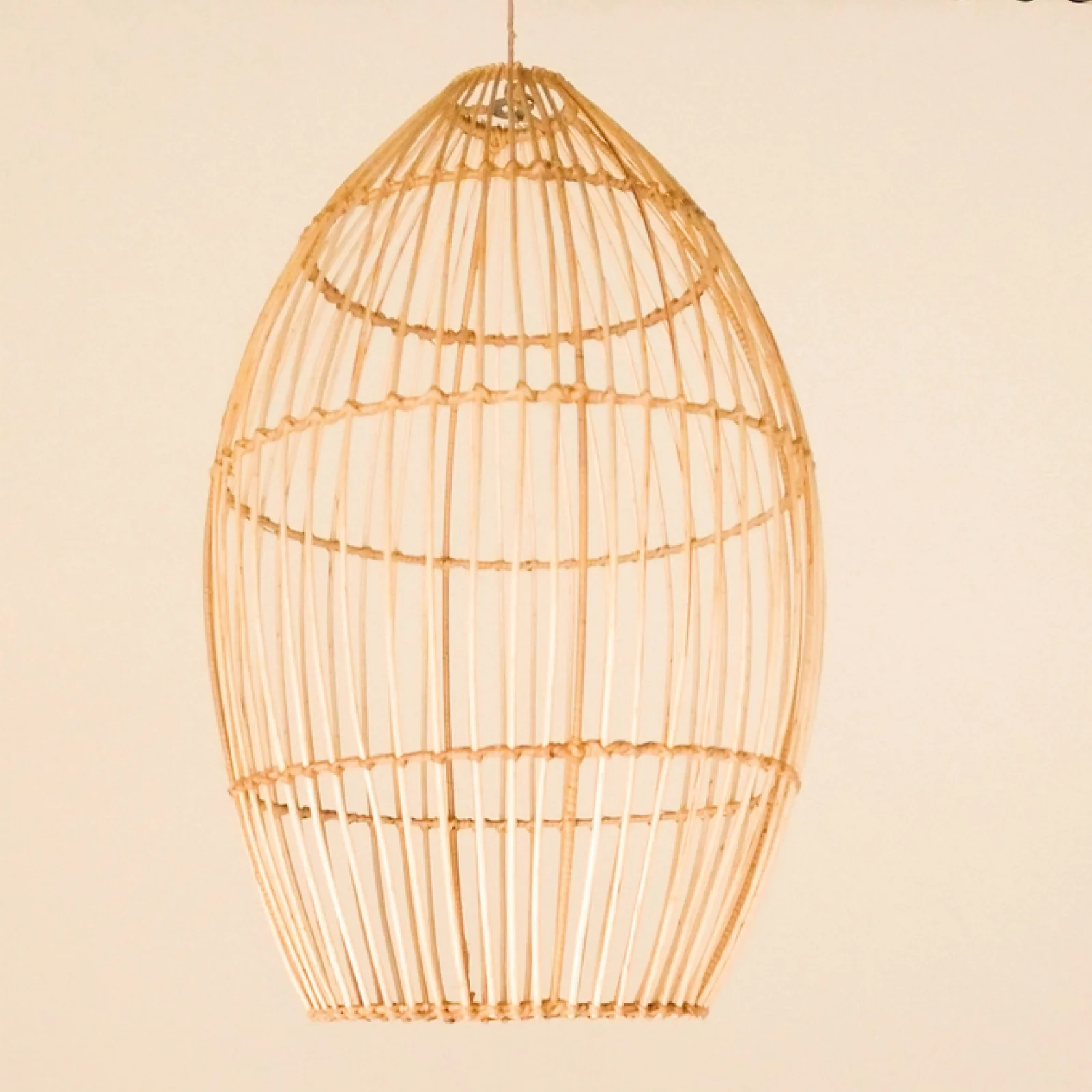 Lámpara Ovalada en fibra de mimbre natural