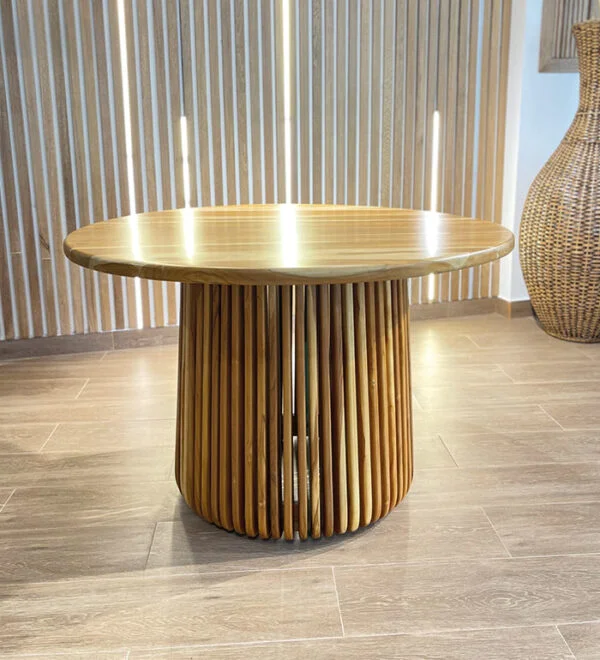 Comedor y mesa en madera de teca